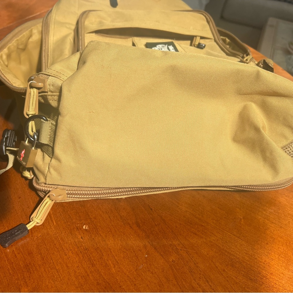 Travel backpack - Picture 7 of 16